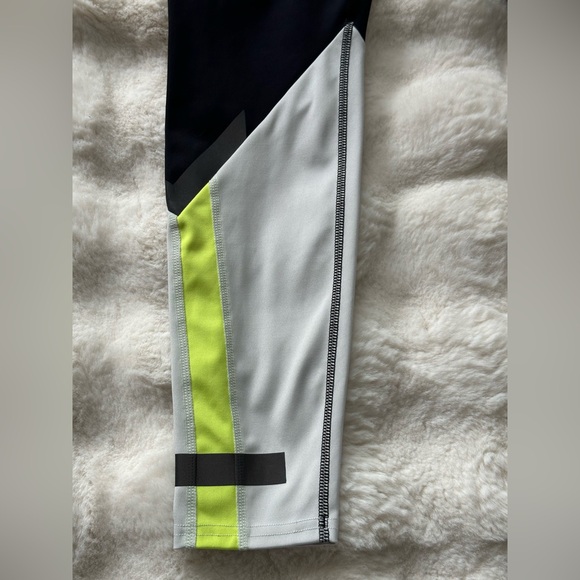 Brooks Women’s Running Carbonite Tight/ Leggings 7/8 Visible In The Dark-M - Picture 3 of 15